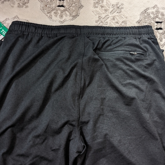 XL Kirkland signature Men's Active jogging pants. - Picture 4 of 6